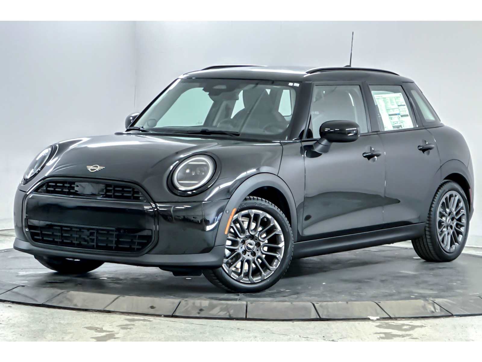 2026 MINI Hardtop 4 Door Base's photo