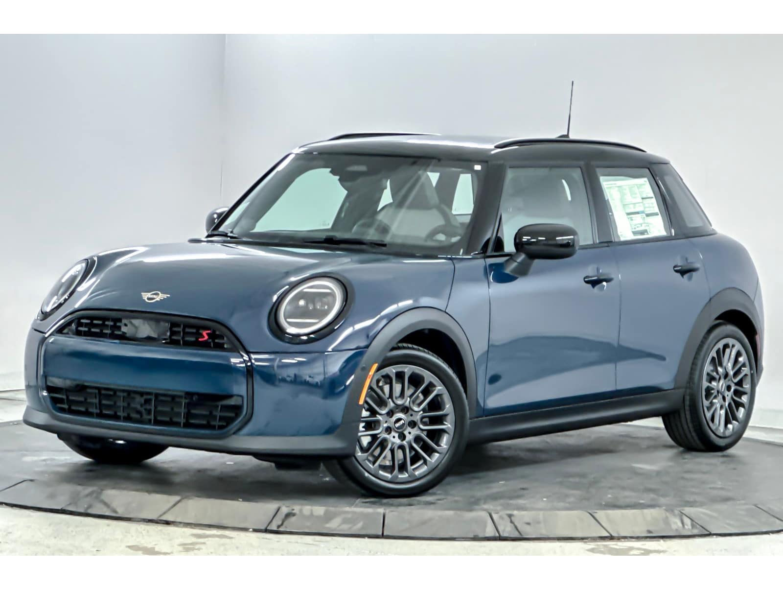 2026 MINI Hardtop 4 Door S's photo