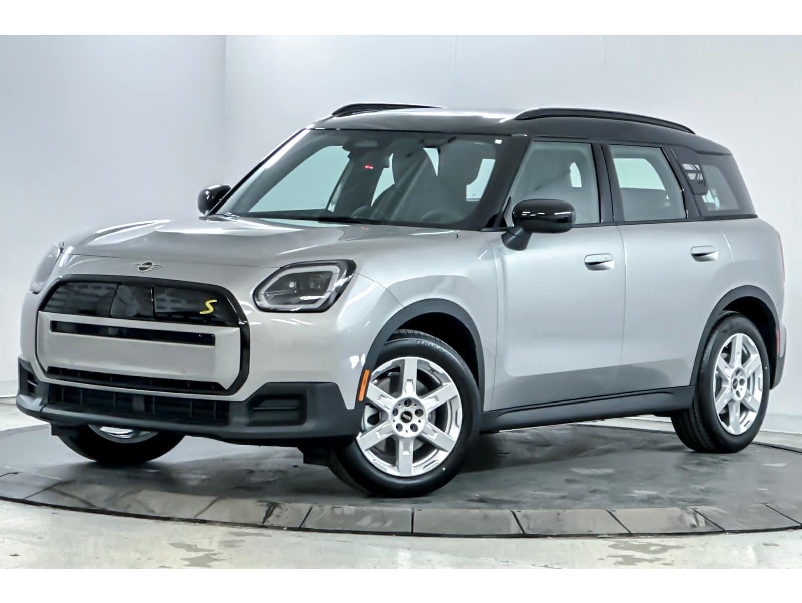 2025 MINI Countryman SE's photo