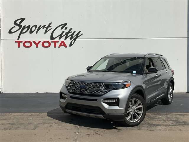 2023 Ford Explorer Limited's photo