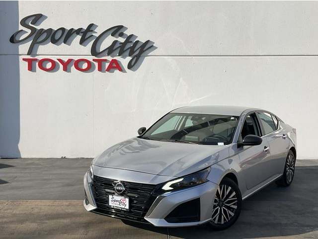 2024 Nissan Altima SV