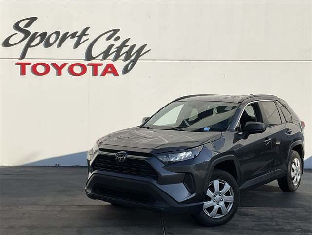 2021 Toyota RAV4 LE's photo