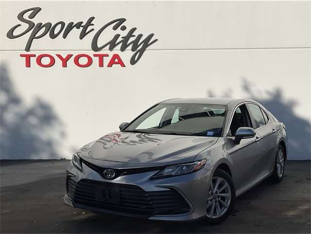 2023 Toyota Camry LE's photo