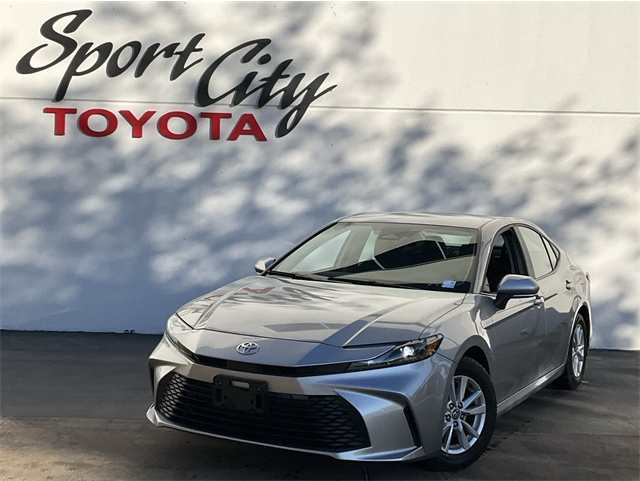 2025 Toyota Camry SE's photo
