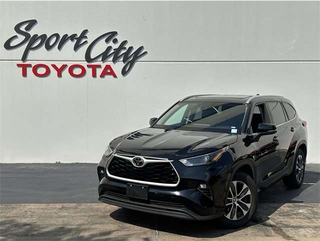 2023 Toyota Highlander XLE's photo