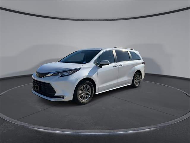 2023 Toyota Sienna XLE's photo
