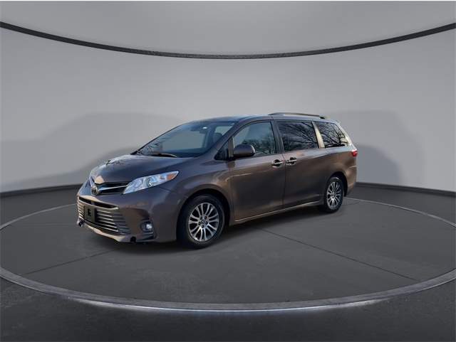 2019 Toyota Sienna XLE's photo