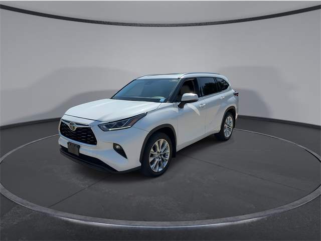 2022 Toyota Highlander Limited's photo