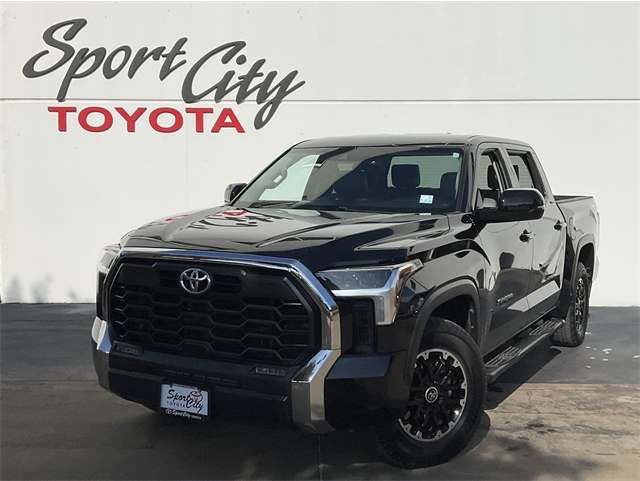 2022 Toyota Tundra SR5's photo