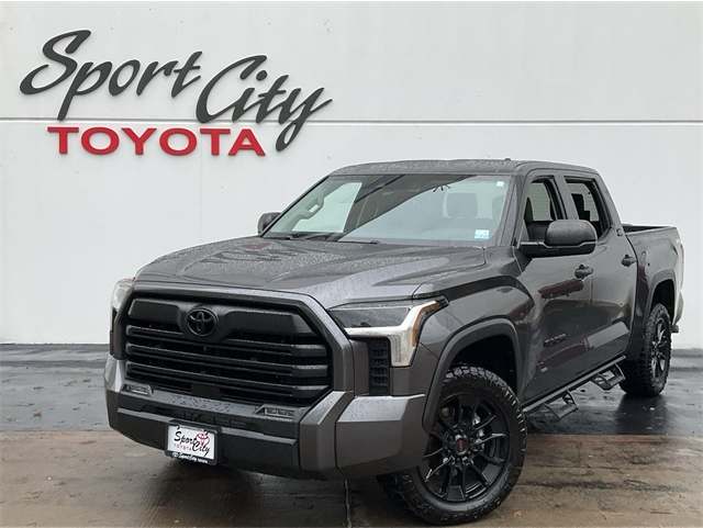 2022 Toyota Tundra SR5's photo