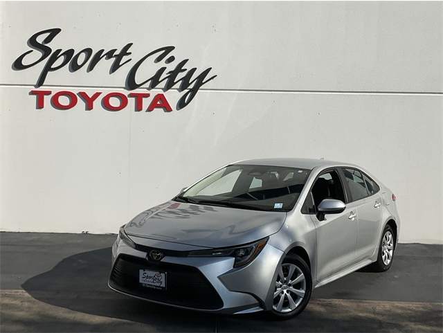 2024 Toyota Corolla LE's photo