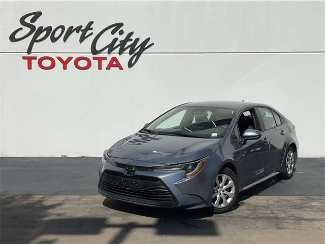 2024 Toyota Corolla LE's photo