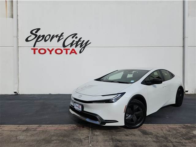 2025 Toyota Prius SE's photo