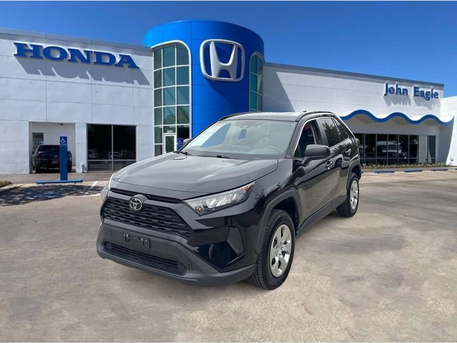 2021 Toyota RAV4 LE's photo