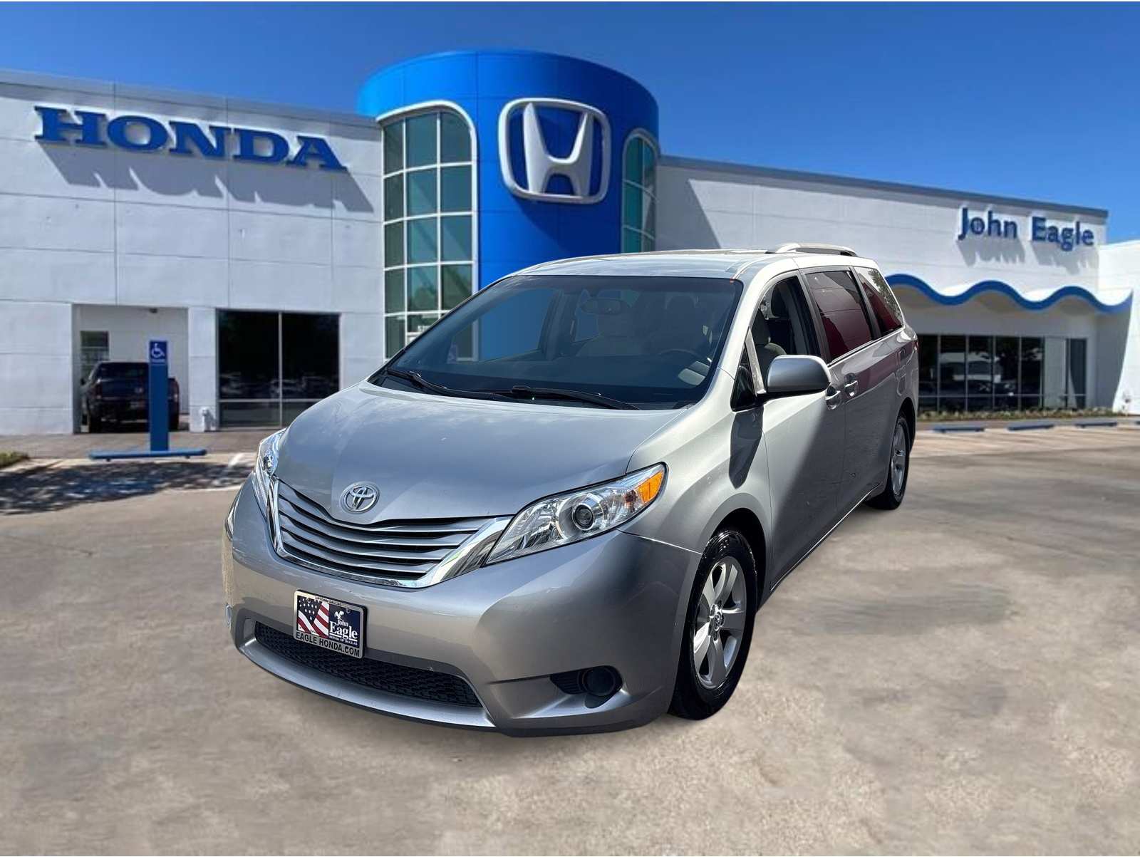 2015 Toyota Sienna LE's photo