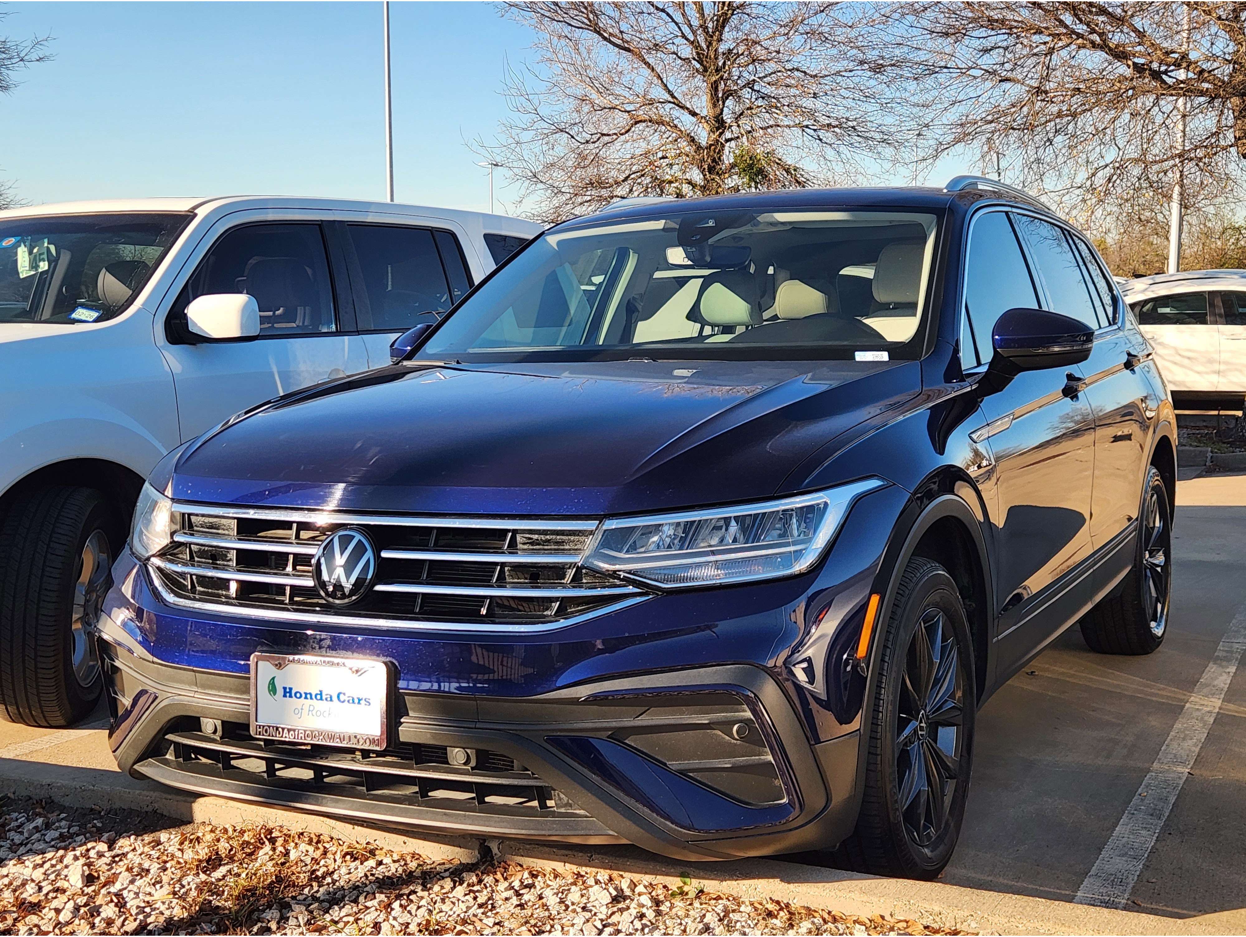 2023 Volkswagen Tiguan SE's photo