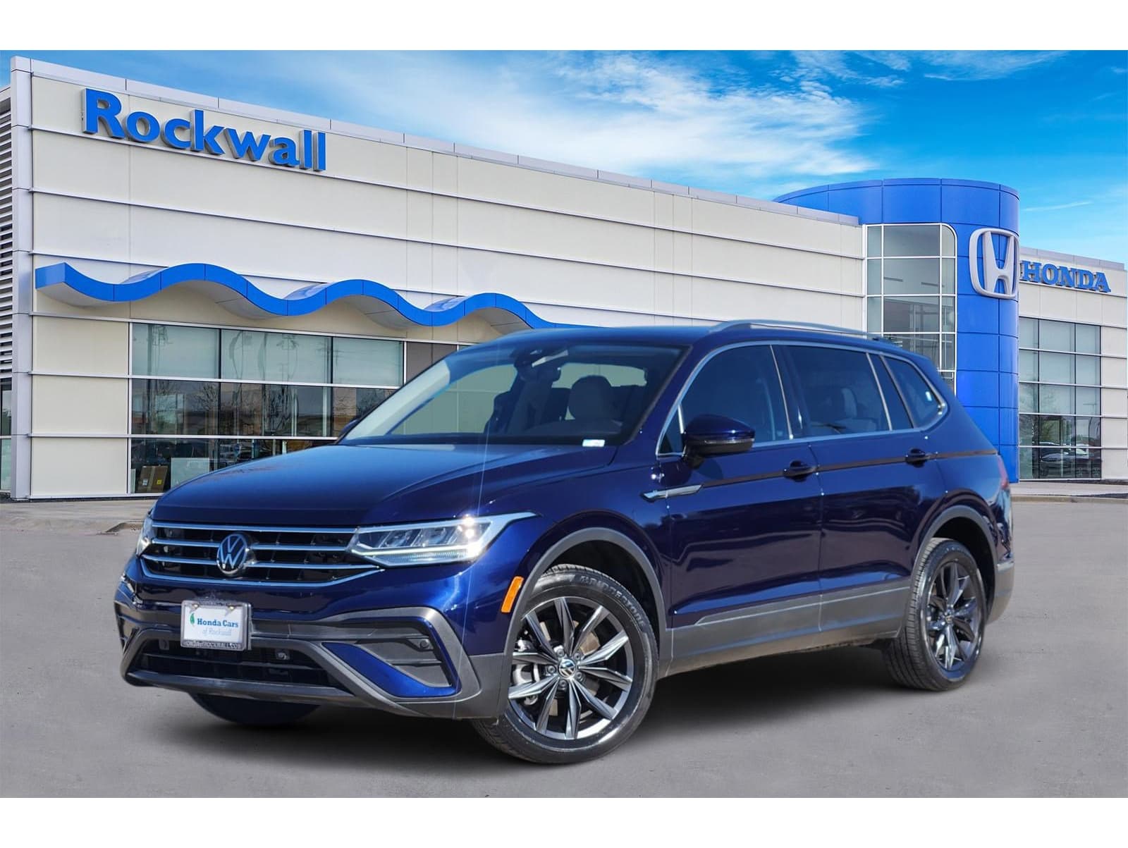 2023 Volkswagen Tiguan SE's photo