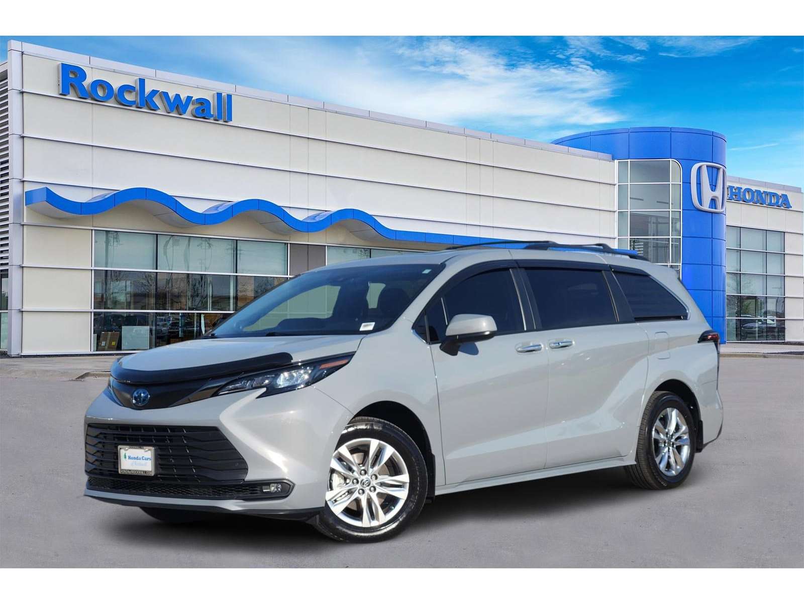 2023 Toyota Sienna Woodland Edition's photo