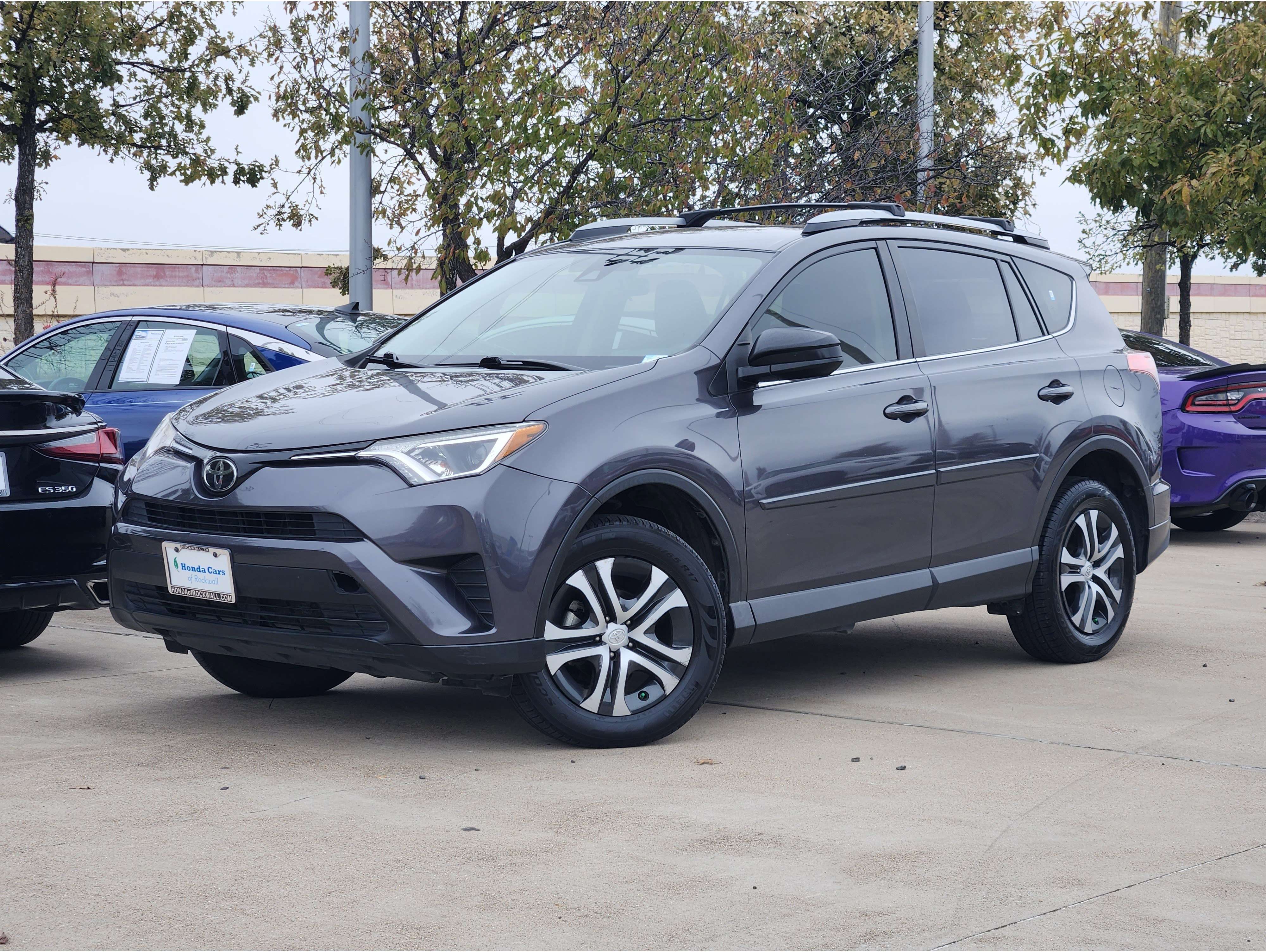2017 Toyota RAV4 LE's photo