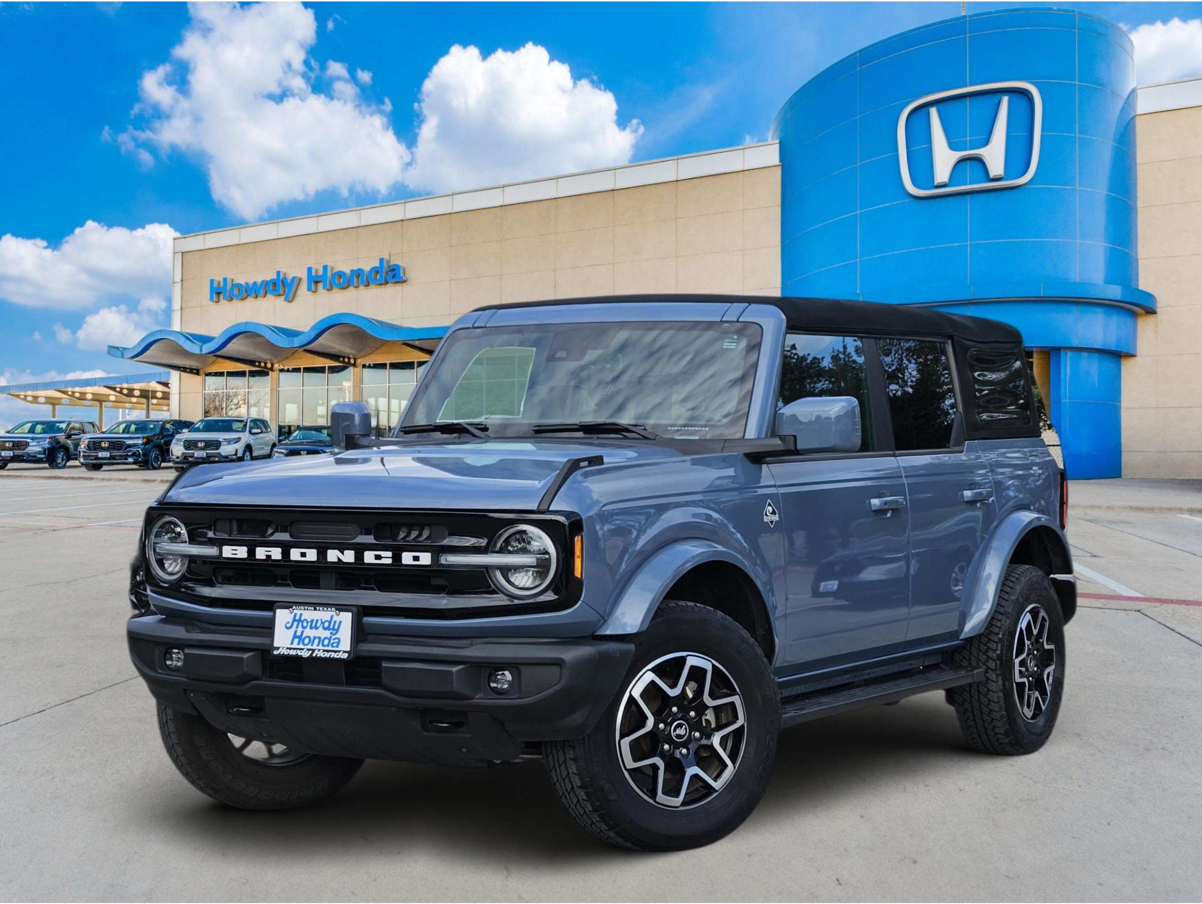 2023 Ford Bronco 4-Door Outer Banks's photo