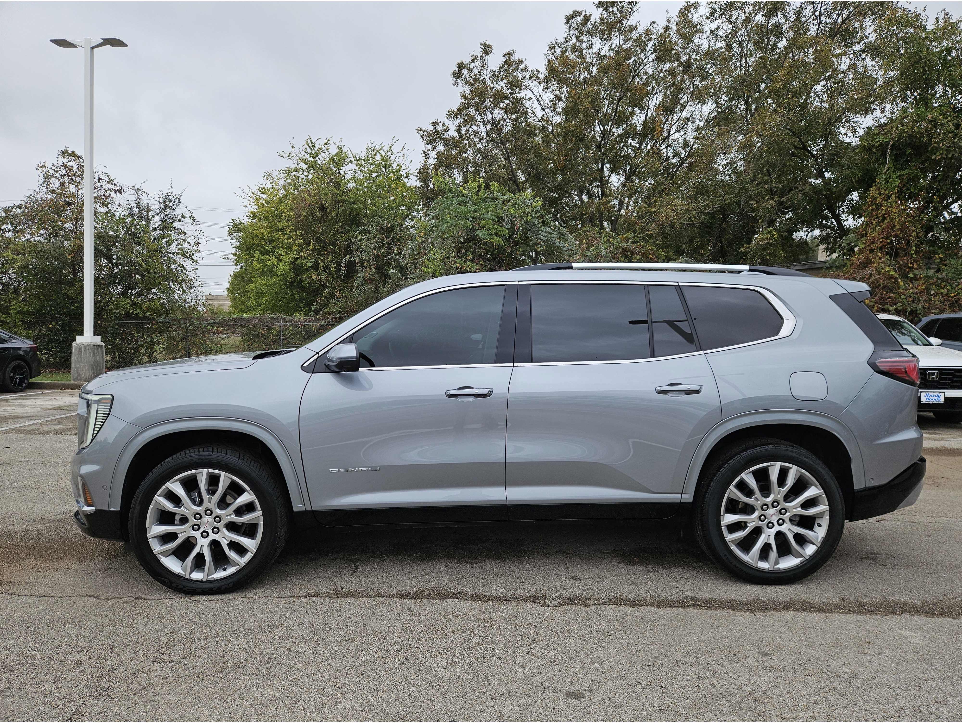2024 GMC Acadia Denali's photo
