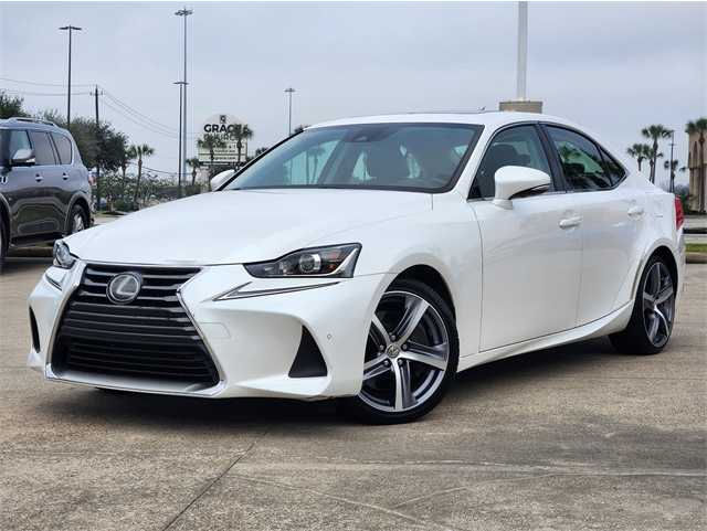 2018 Lexus IS 300's photo
