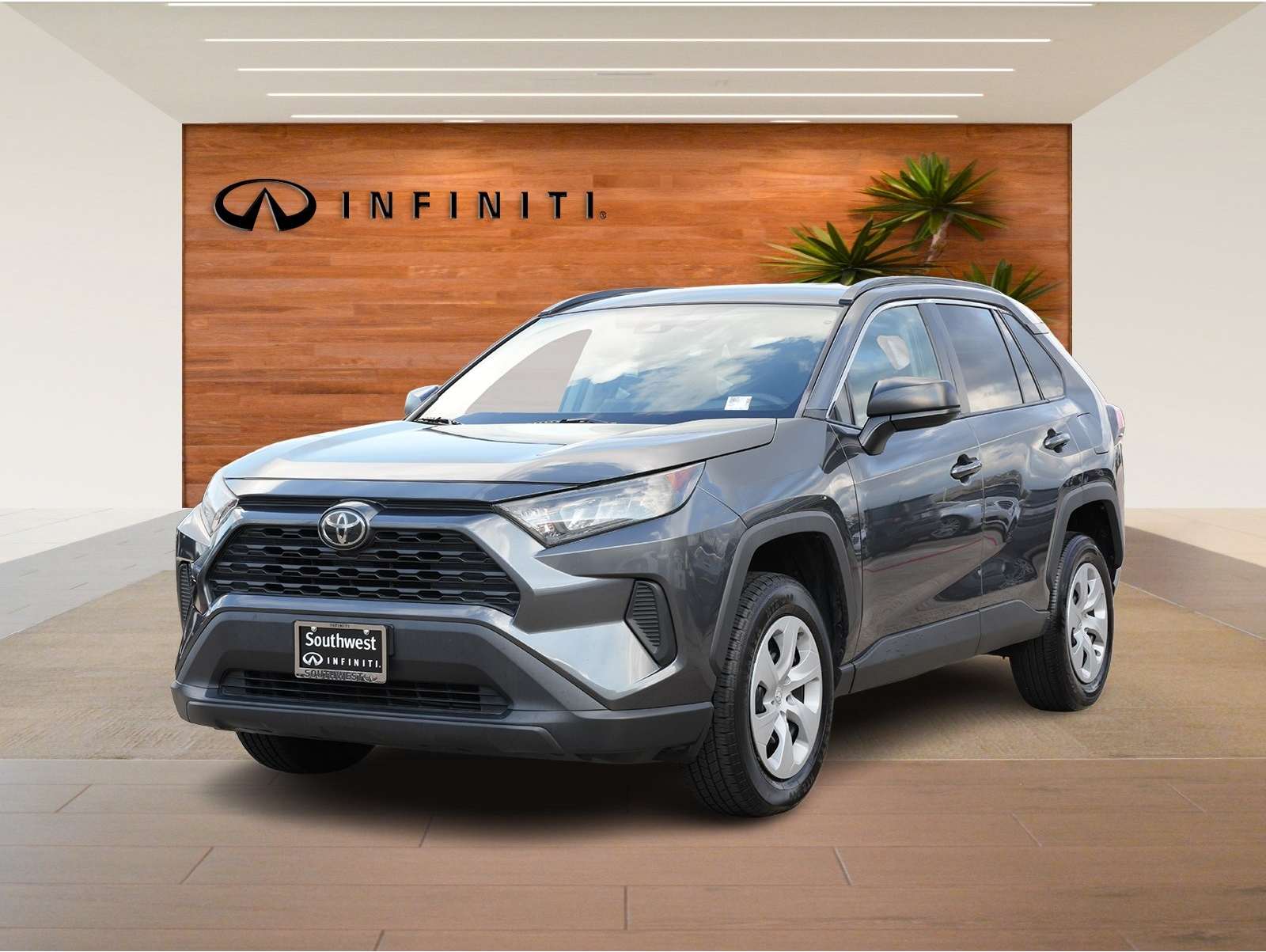 2020 Toyota RAV4 LE's photo