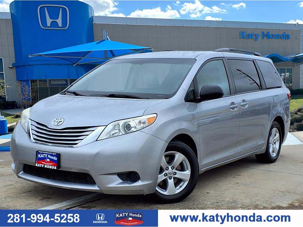 2017 Toyota Sienna LE's photo