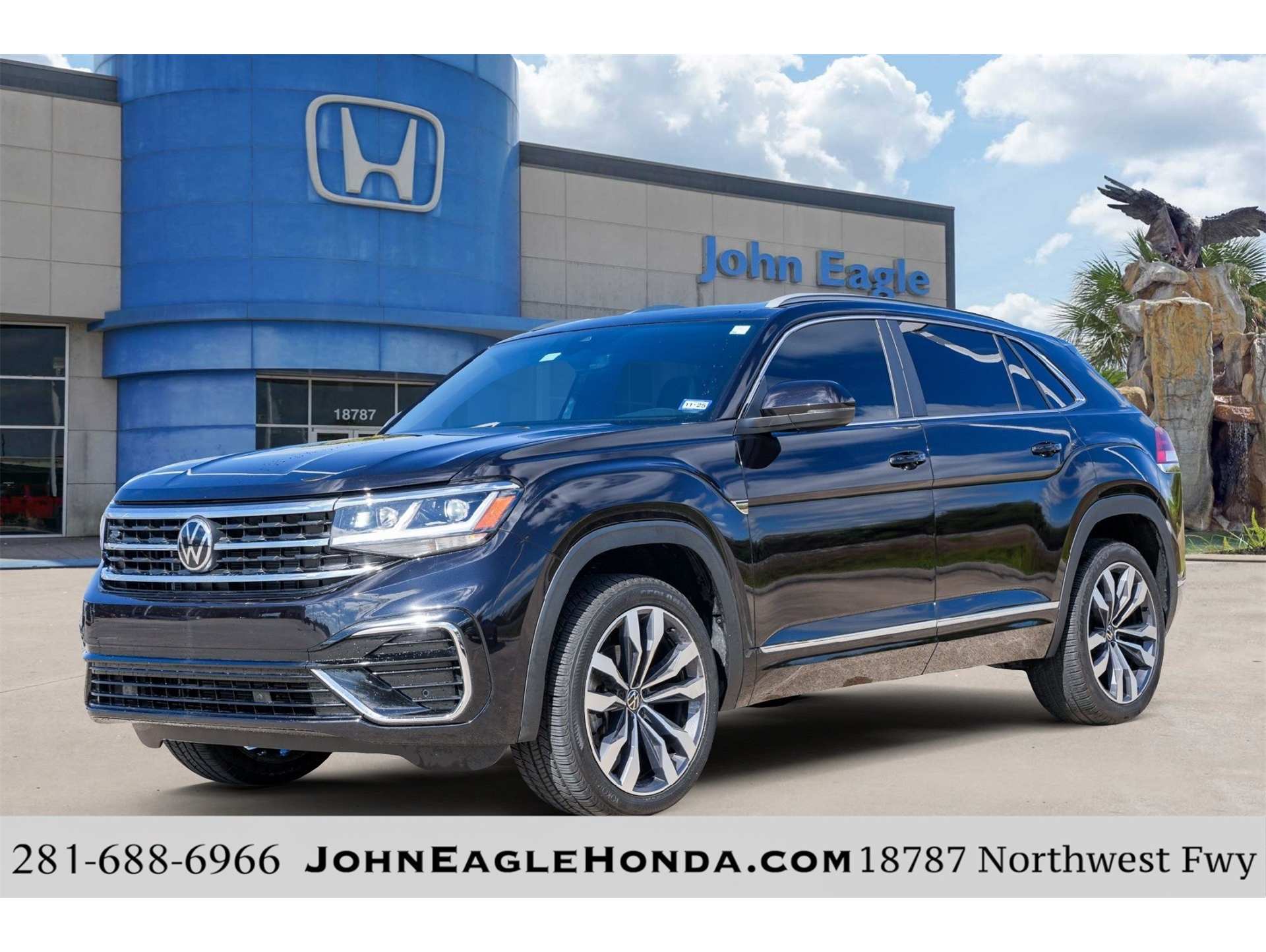 2021 Volkswagen Atlas Cross Sport SEL R-Line's photo