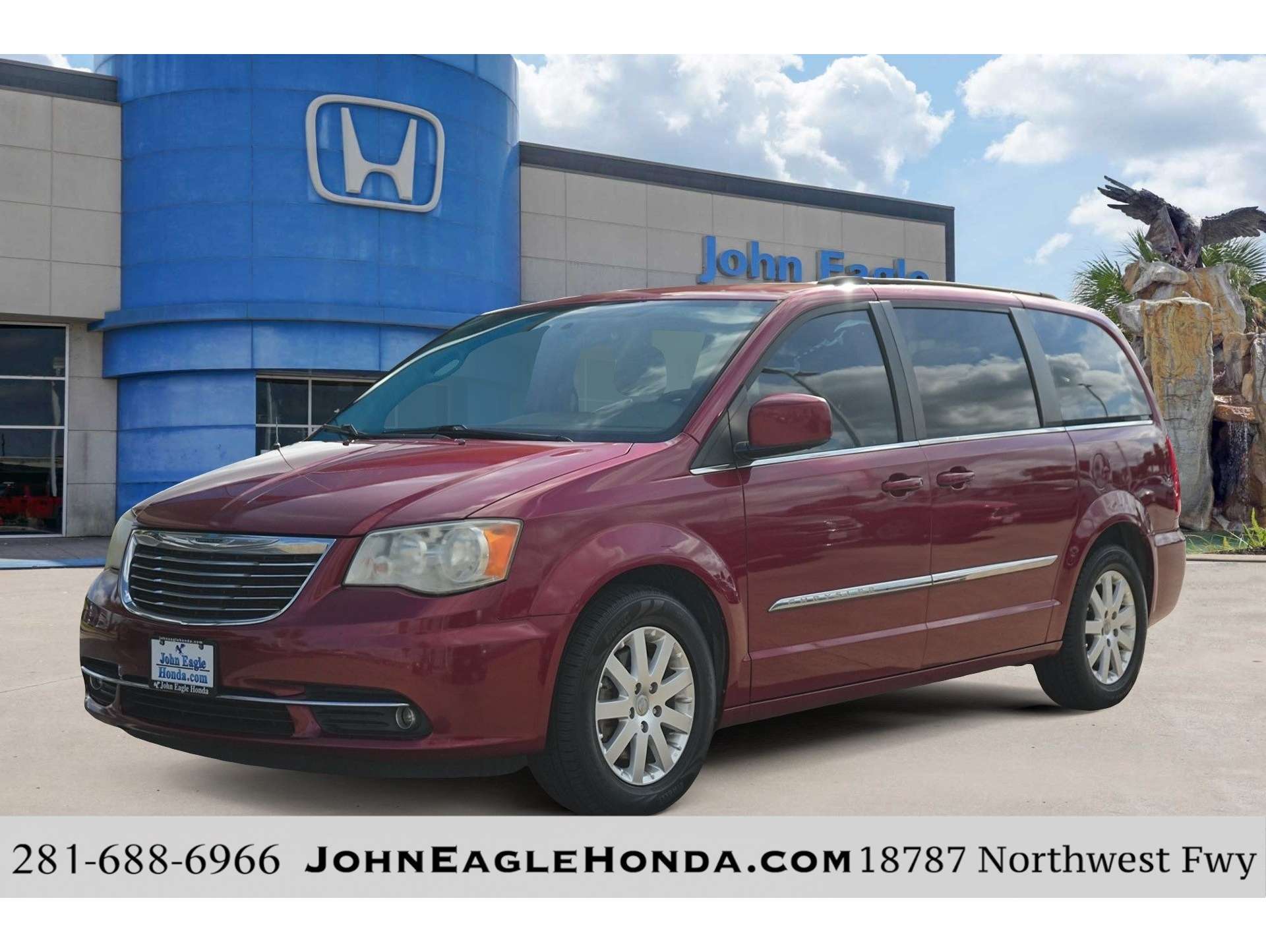 2014 Chrysler Town & Country Touring's photo