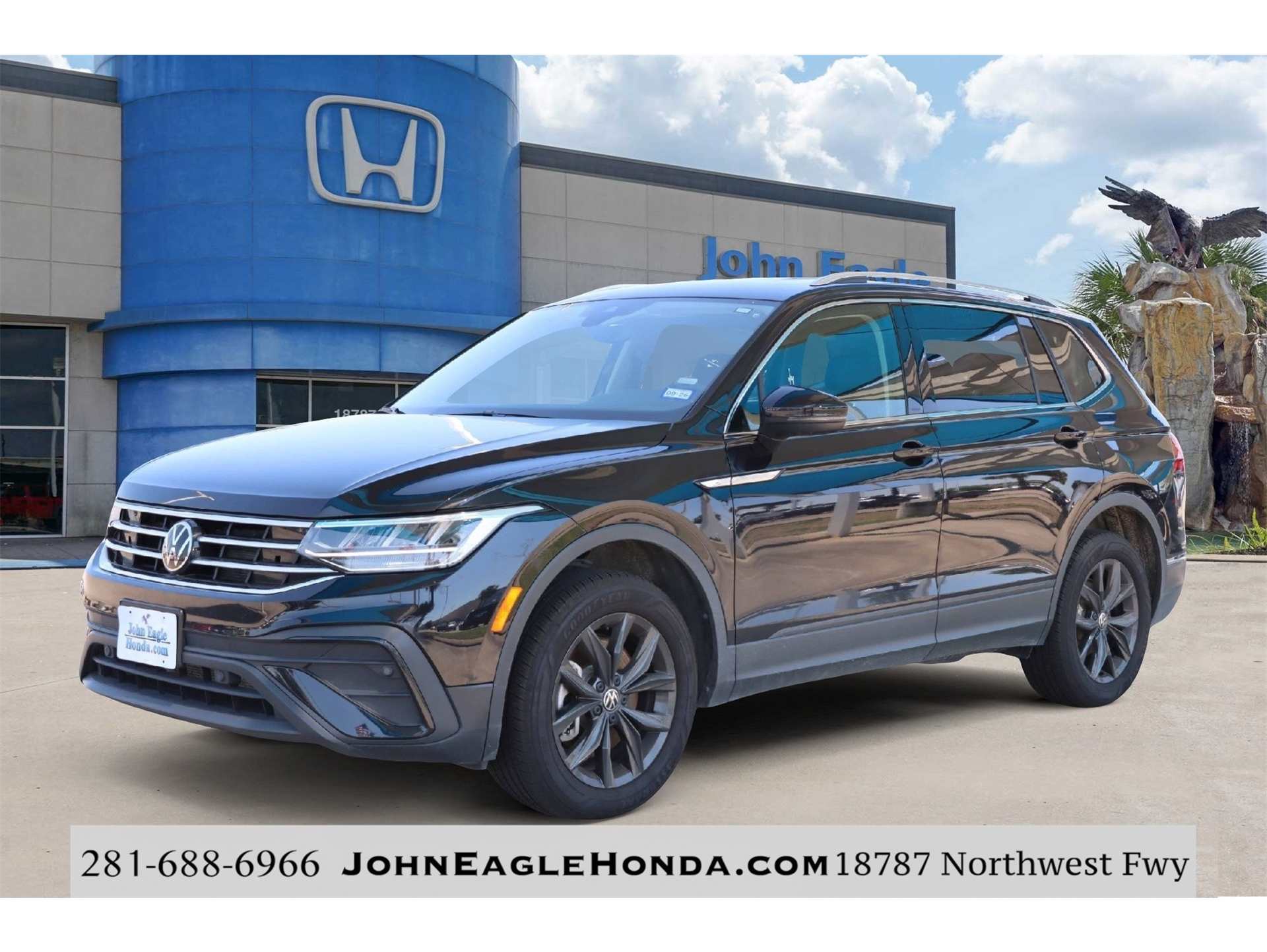 2024 Volkswagen Tiguan SE's photo