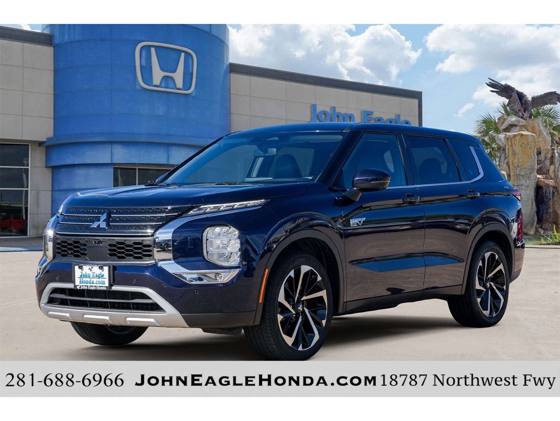 2024 Mitsubishi Outlander Plug-in Hybrid SE's photo