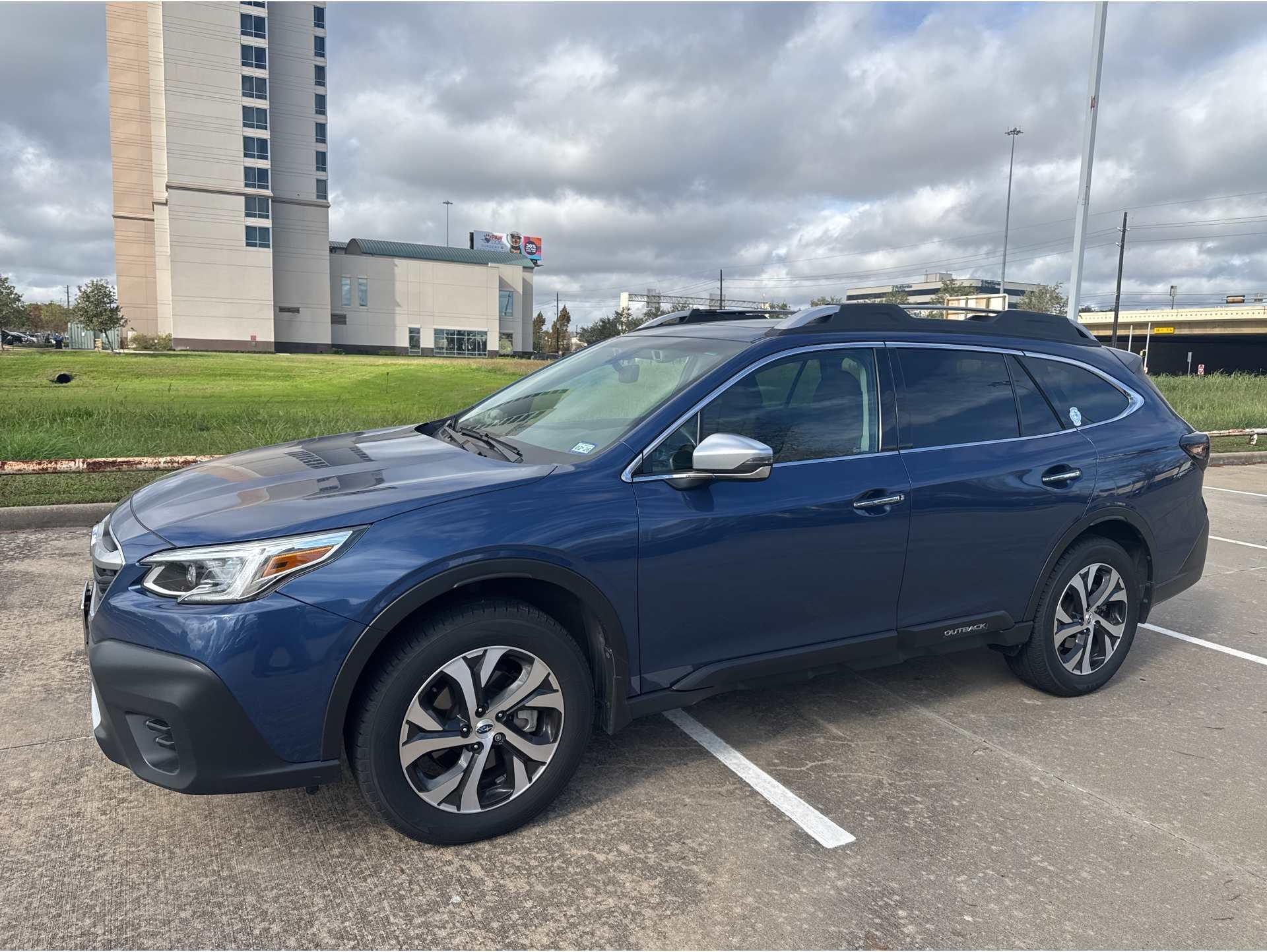 2020 Subaru Outback Touring's photo