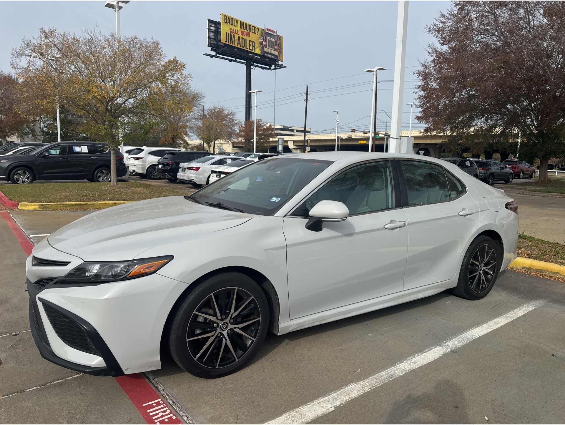 2022 Toyota Camry SE's photo