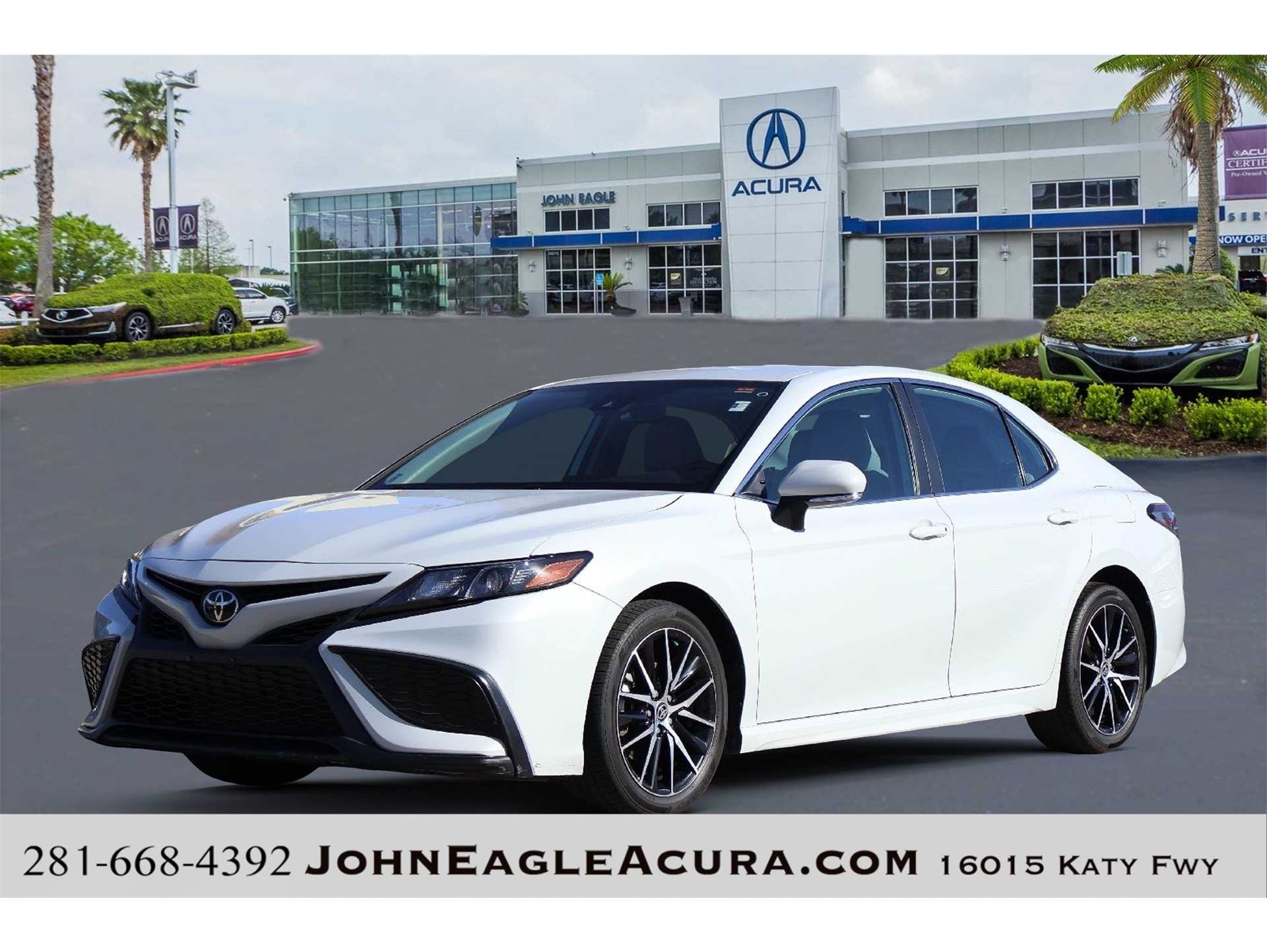 2022 Toyota Camry SE's photo