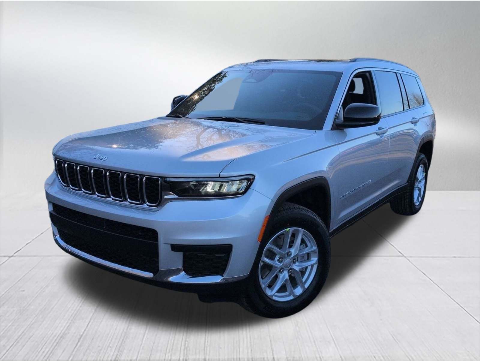 2025 Jeep Grand Cherokee L Laredo's photo