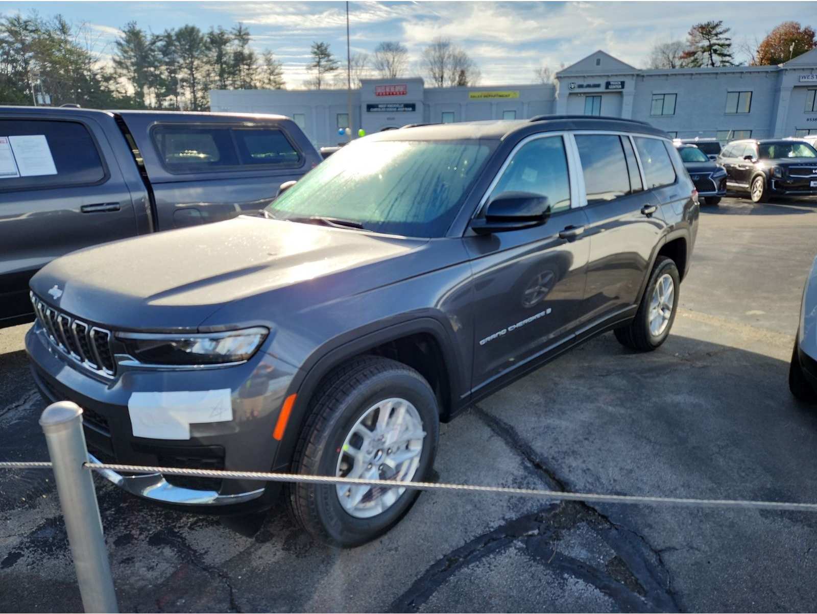 2025 Jeep Grand Cherokee L Laredo's photo