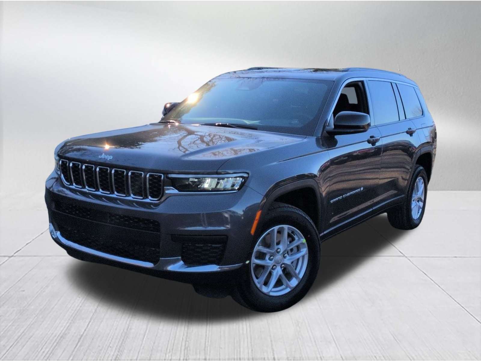 2025 Jeep Grand Cherokee L Laredo's photo