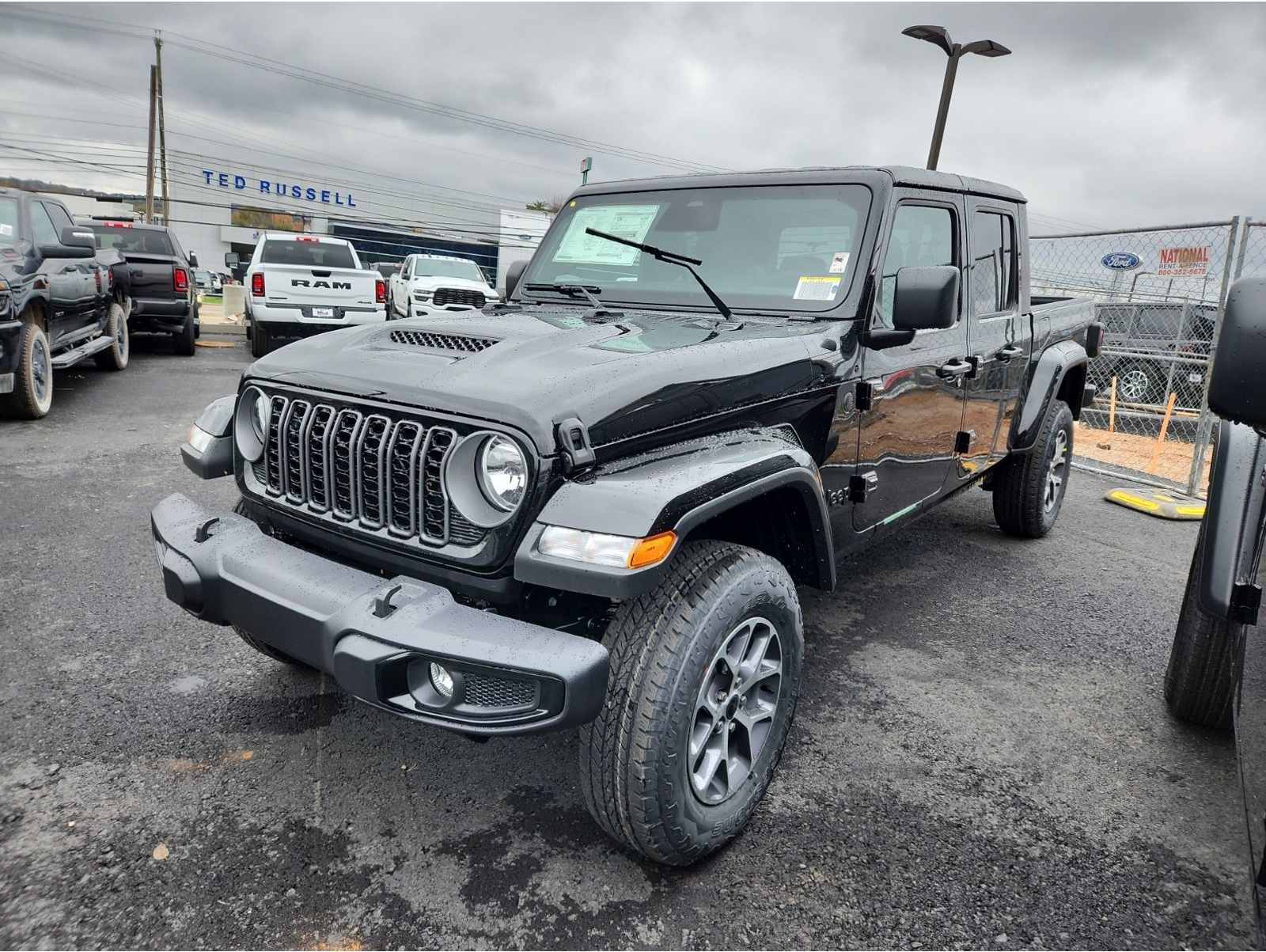 2026 Jeep Gladiator Sport S's photo