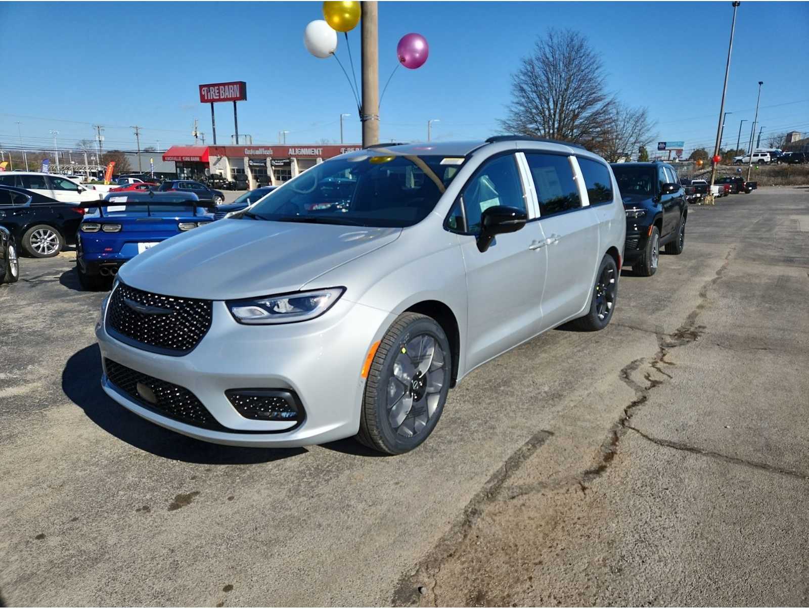 2026 Chrysler Pacifica Select's photo