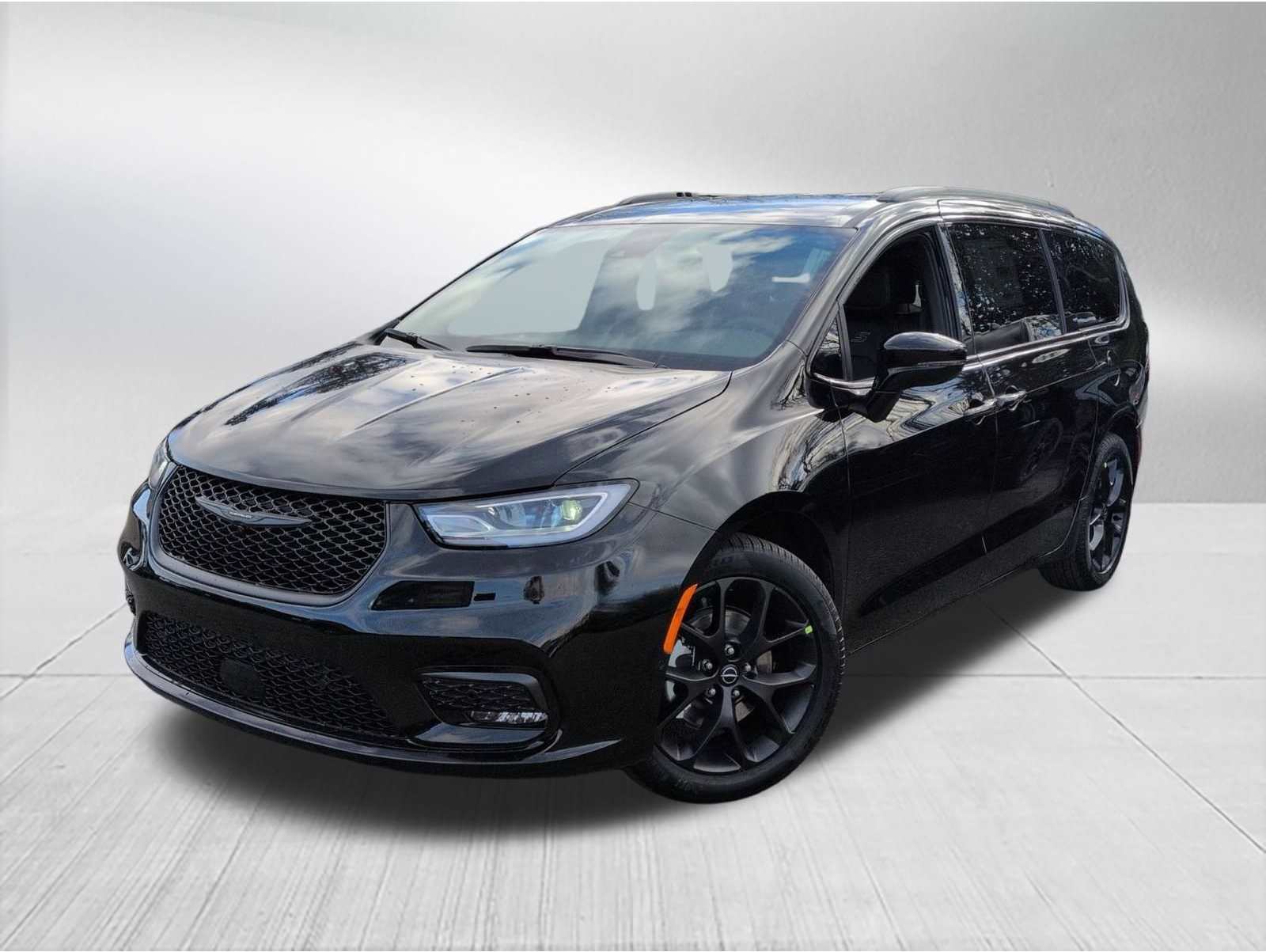 2026 Chrysler Pacifica Select's photo