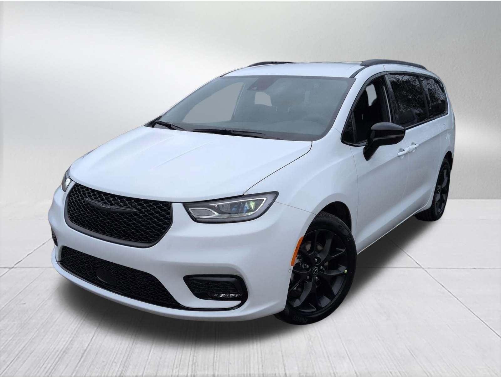 2026 Chrysler Pacifica Select's photo