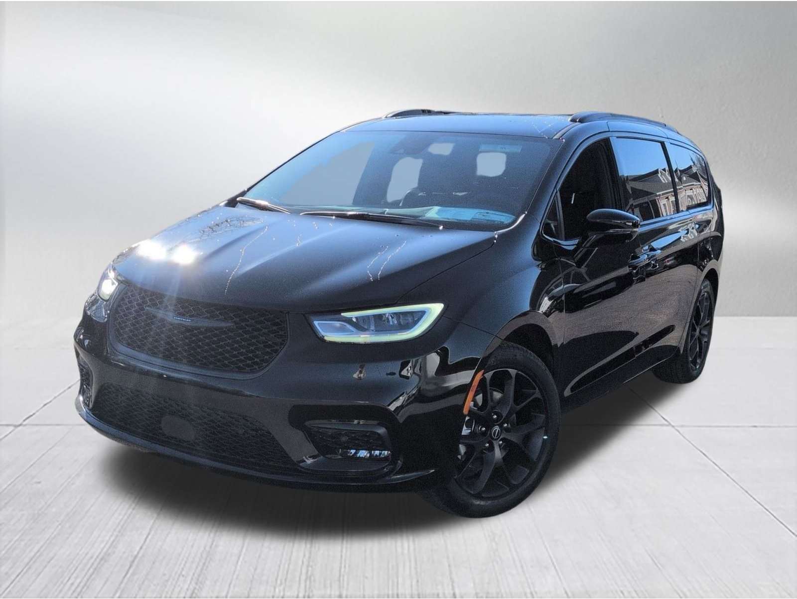 2026 Chrysler Pacifica Select's photo