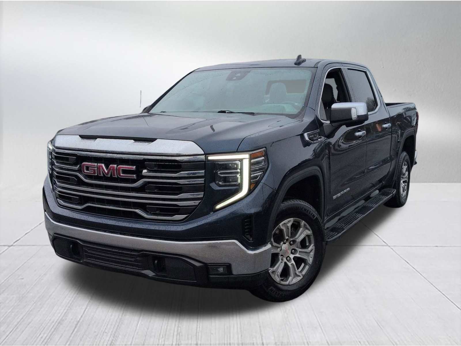 2022 GMC Sierra 1500 SLT's photo