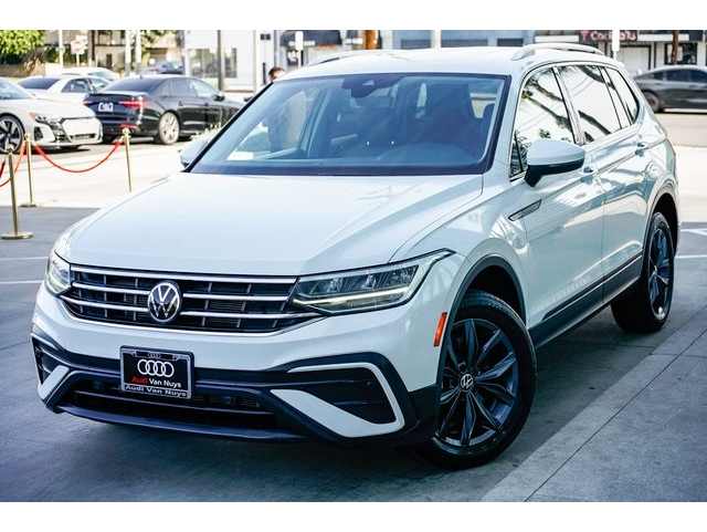 2022 Volkswagen Tiguan SE's photo