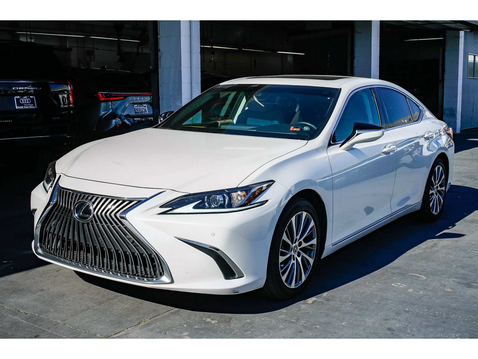 2021 Lexus ES Base's photo