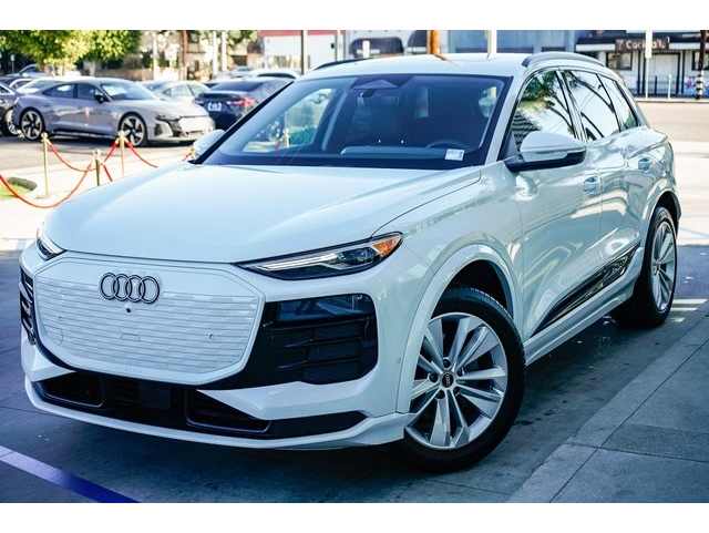 2025 Audi Q6 e-tron Premium's photo