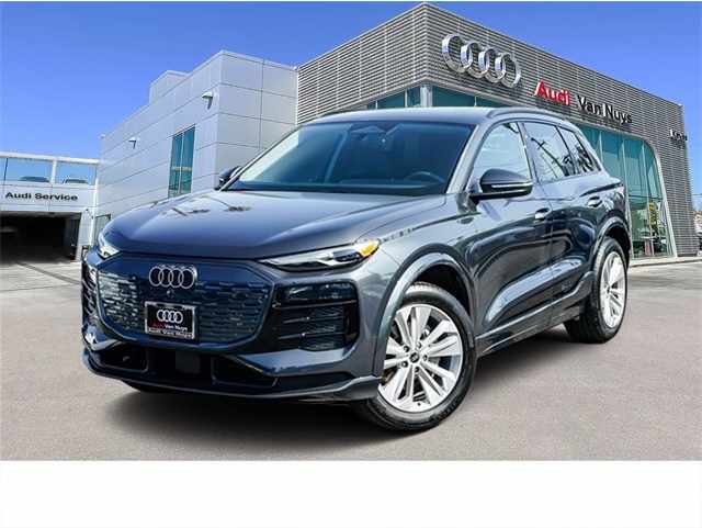2025 Audi Q6 e-tron Premium's photo