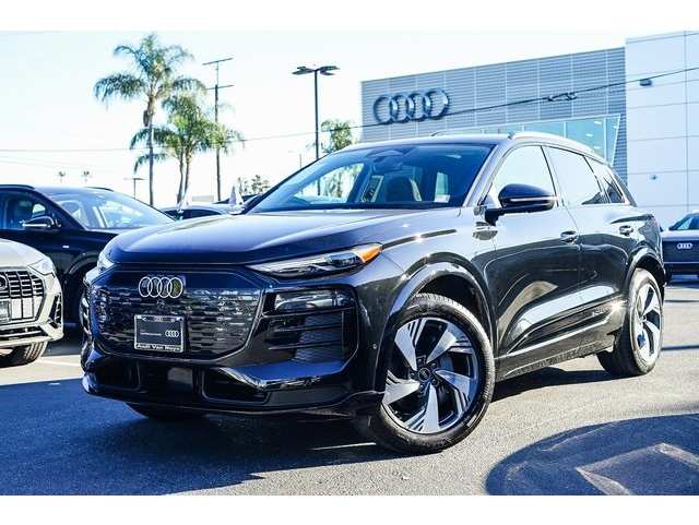 2025 Audi Q6 e-tron Premium's photo