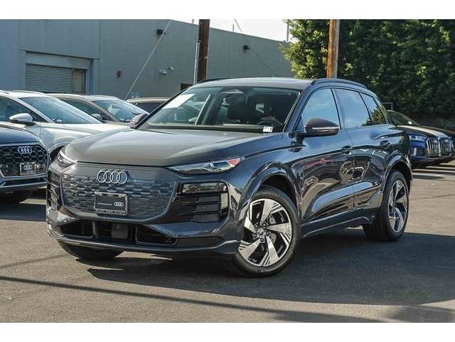 2025 Audi Q6 e-tron Premium's photo